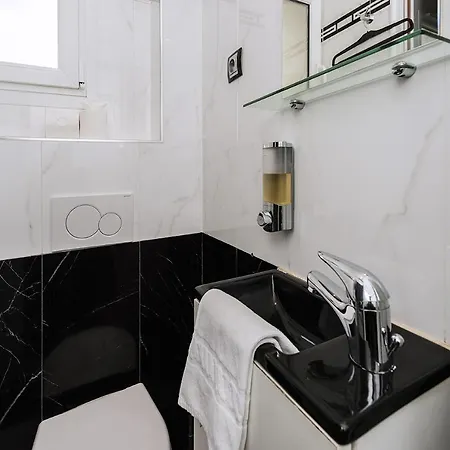 Pres Des Champs-elysees Apartment Paris