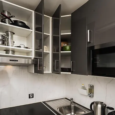 Pres Des Champs-elysees