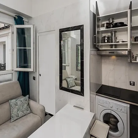 Pres Des Champs-elysees Παρίσι