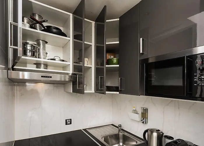 Près Des Champs-élysées