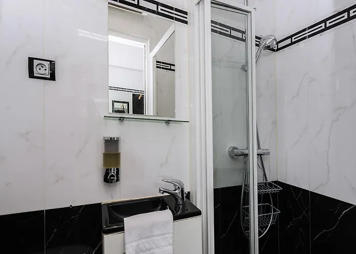 Près Des Champs-élysées Appartamento